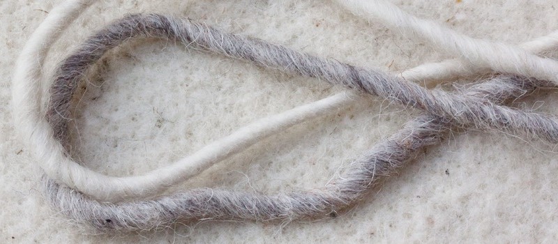 2 fils de laine épaisse à tricoter